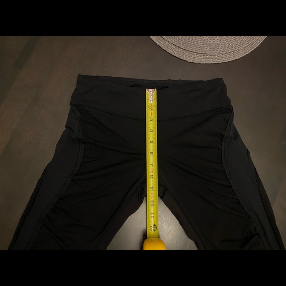 Lululemon Crop Pants Size 8 - Picture 10 of 10